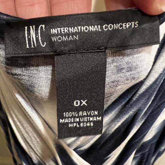 #111 NEW INC International Concepts Woman Size OX Color Blue & White - Picture 4 of 4